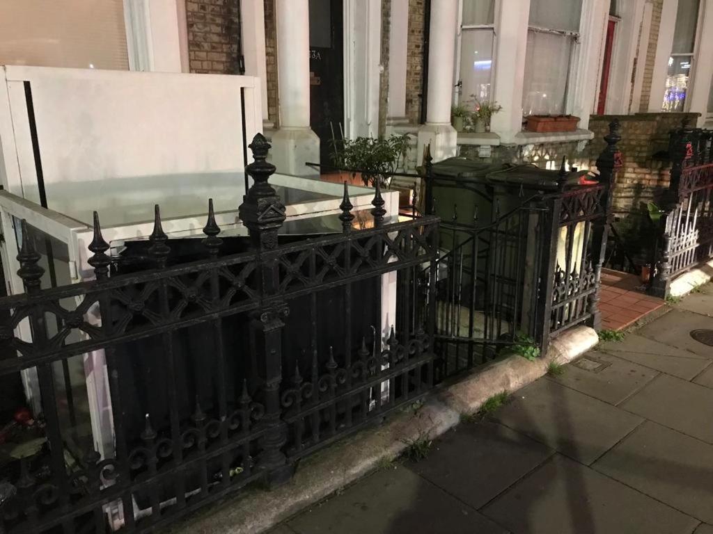לונדון West Kensington 3 Bedroom Apartment מראה חיצוני תמונה
